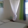 Отель Comfortable, 2-bedroom Apartment With a Terrace and sea Views - 150m F Отель Comfortable, 2-bedroom Apartment With a Terrace and sea Views - 150m F в Сент-Люсе