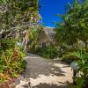 Отель Manuia Beach Resort Отель Manuia Beach Resort в Раротонге
