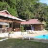 Отель Kokogrove Chalets Отель Kokogrove Chalets на Острове Маэ