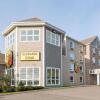 Отель Super 8 by Wyndham Quebec City Отель Super 8 by Wyndham Quebec City в Квебеке