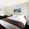 Отель Riviera Motor Inn Отель Riviera Motor Inn в Саскатуне
