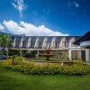 Отель Berjaya Mahe Beach Отель Berjaya Mahe Beach на Острове Маэ