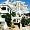 Отель The Apartments At Jolly Castle Отель The Apartments At Jolly Castle в St. Mary