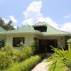 Отель Le Surmer Self Catering Chalets Отель Le Surmer Self Catering Chalets в Ла-Диге