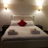 Отель Assaraya Hotel Отель Assaraya Hotel в Байте-Сахуре