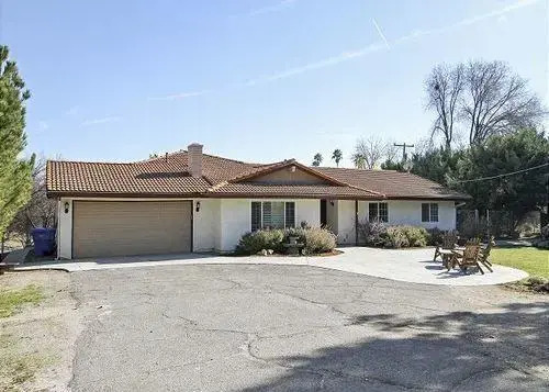 Merry Hill 4 Br home by RedAwning