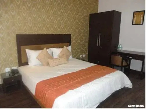 Urban Inn by Laurent & Benon - DLF Phase 3
