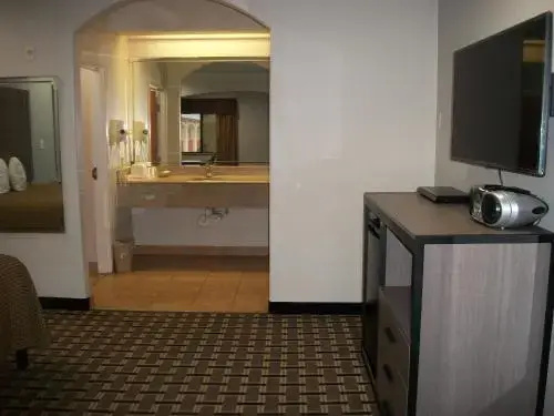 Woodland Inn and Suites
