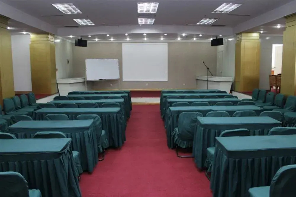 Qingdao Yingshi Hotel