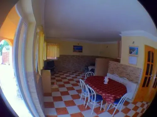 Granada Medencés Apartmanház