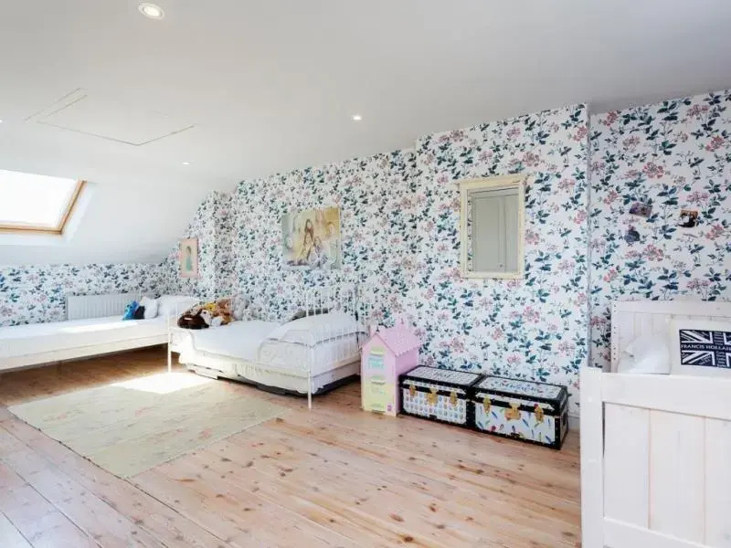 Veeve  Beautiful 4 Bed 4 Bath House Kersley Street Battersea