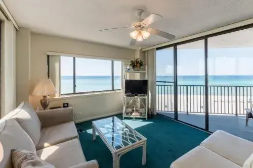 AquaVista East 406 - 3 Br condo by RedAwning