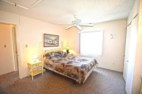 Fantasea 3W 3 Br condo by RedAwning