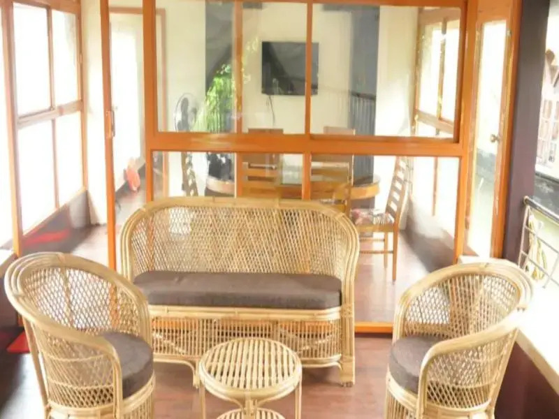 Elisha Houseboats