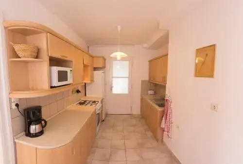 Ebony Pianino Apartment