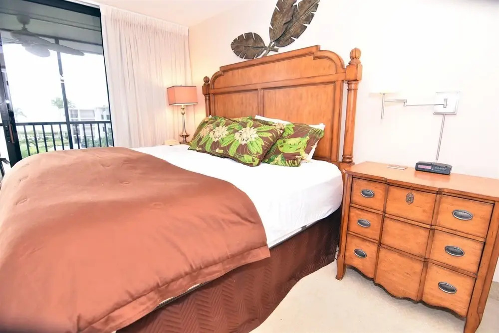 Sundial C408 - 1 Br condo by RedAwning