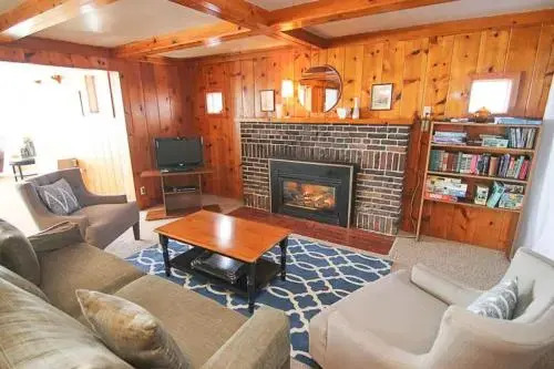 Pacific Peace - 1 Br home by RedAwning