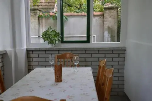 Tisza-Kert Apartmanok