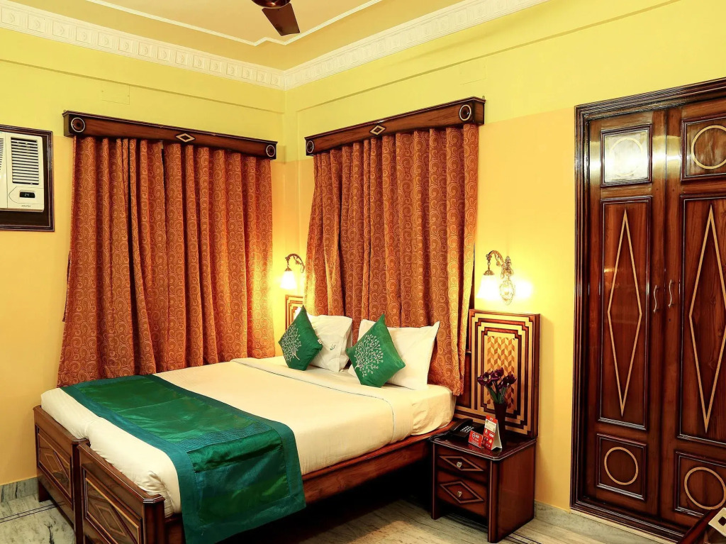 OYO Rooms Kalighat Lake Market