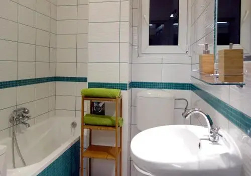 Vivid Rozsa Apartment