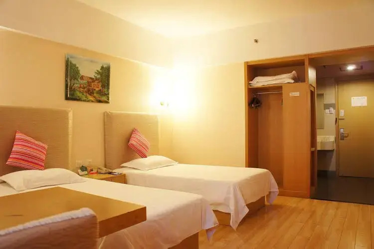Super 8 by Wyndham Ningbo Meihe