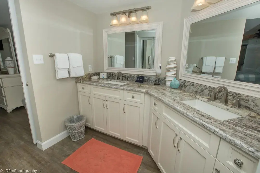 Inlet Reef 605 2 Bedroom Condo by RedAwning