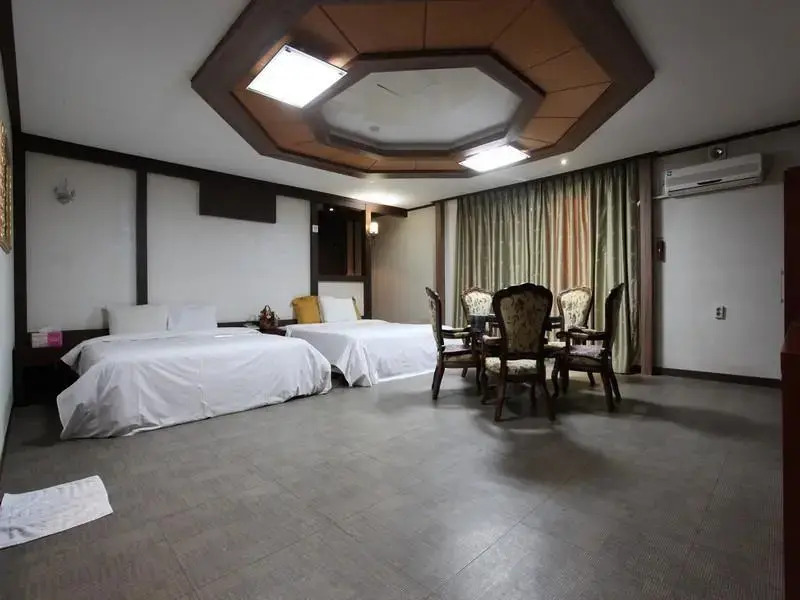 WeolmoonJes Hotel
