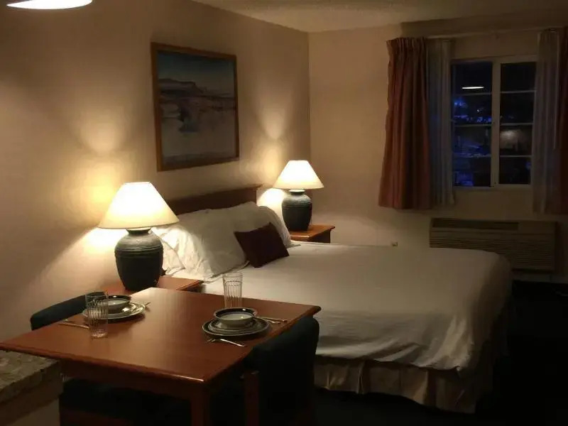The Arapahoe Inn