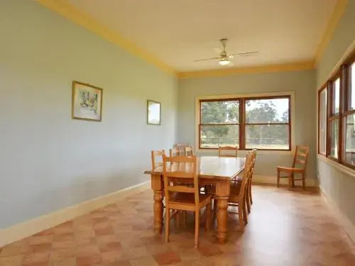 Grasmere Estate Homestead - hear the Lions roar from nearby Hunter Valley Zoo