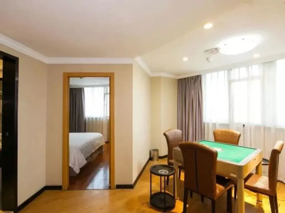 The Bai Lu Business Hotel