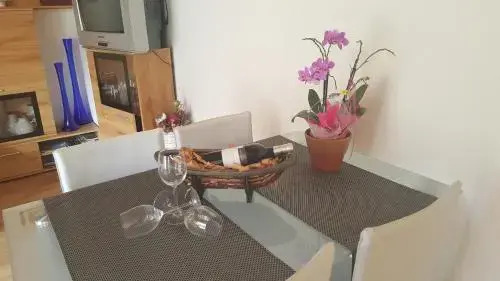 Elke`s Ötztal Apartments - Nahe Therme, herzlich, stilvoll, aussichtsreich