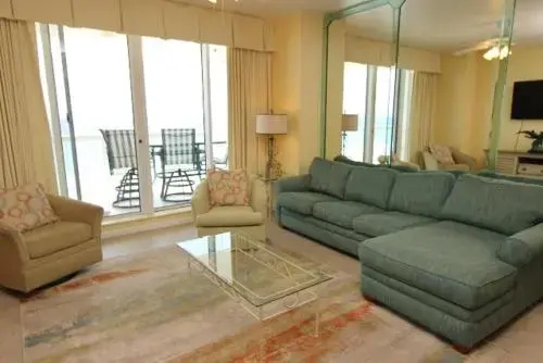Silver Beach Towers 905E - 2 Br home by RedAwning