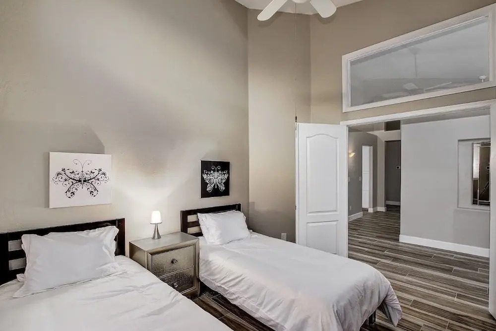 Listing SLS Blanche - Luxury Home with Free Heated Pool & Spa.