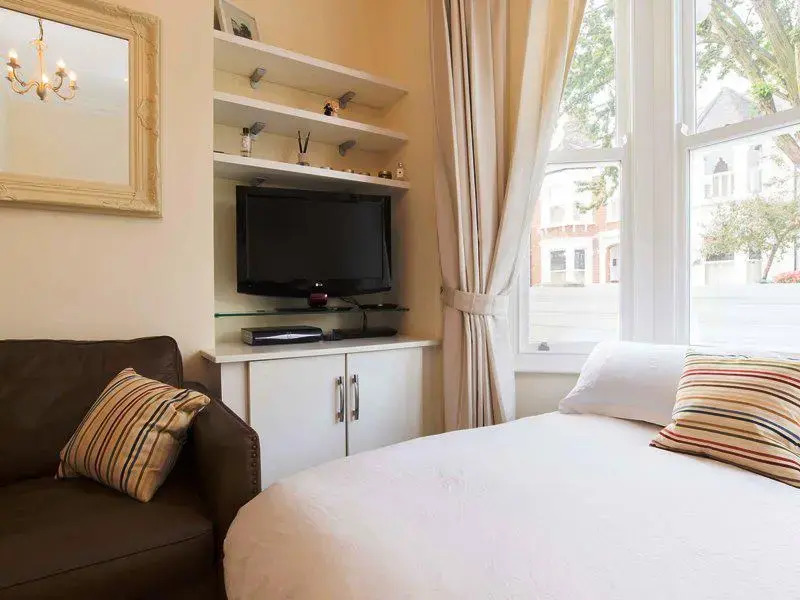 Veeve  2 Bed Maisonette Shandon Road Clapham