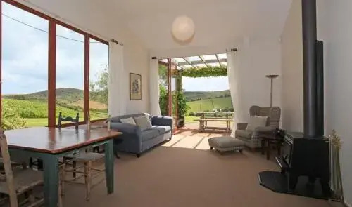 The Vineyard Cottage - Stay Waiheke