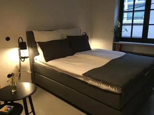 Square Rooms 8