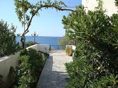Akrotiri Apartments