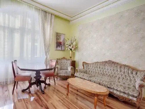 Lira 2 Apartments