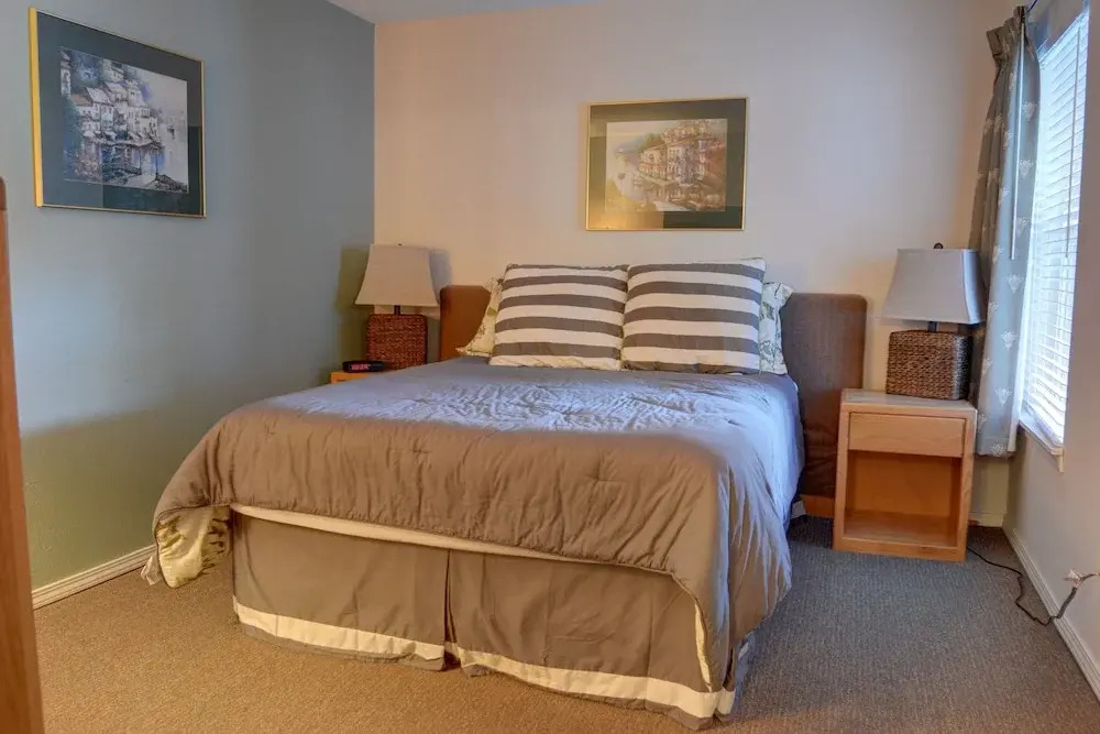 Waters Edge 213