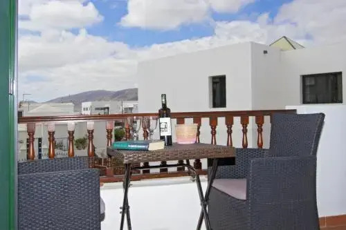 Casa Hibiscus - Shared Pool and BBQ - Close to Seafront Promenade By Lanzarote Vacation Homes