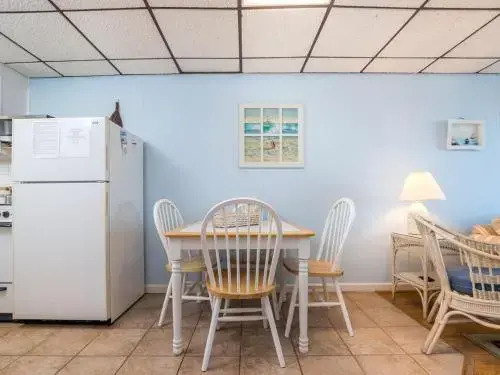 46th St Windjammer 206 1Br Condo