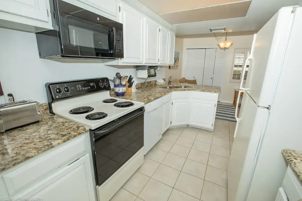 Inlet Reef 602 2 Bedroom Condo by RedAwning