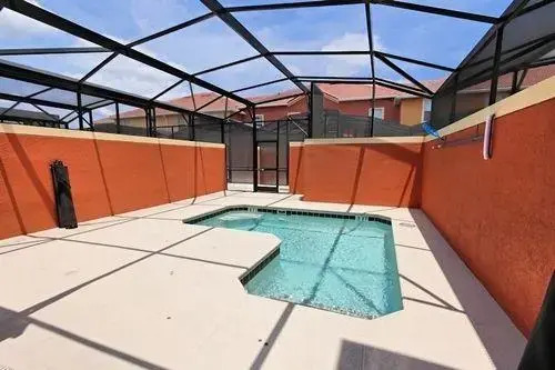 Hercules' Headquarters - 4 Br townhouse by RedAwning