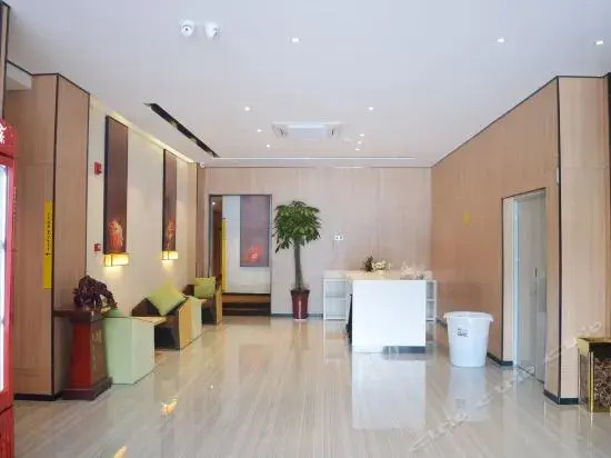 IU Hotel Shijiazhuang Xinji Shifu Street Branch