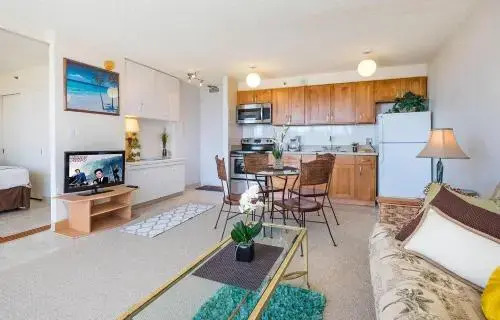 Waikiki Banyan 3411 Ocean View Free Parking