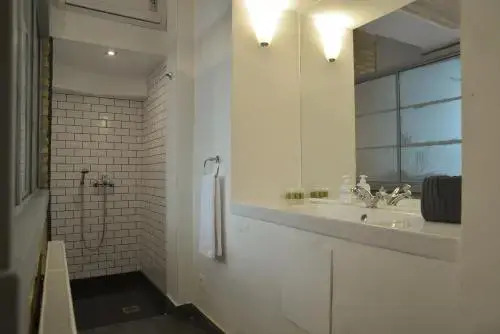 Contemporary Acropolis House