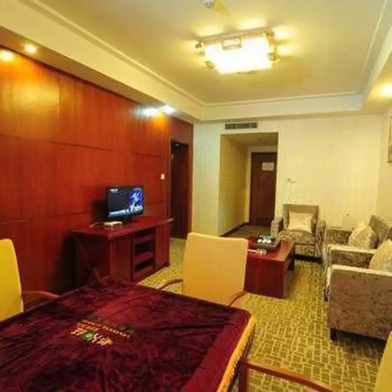 Golden Leaf Hotel