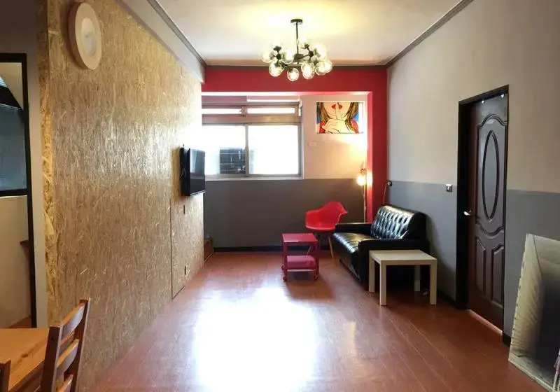 Jiufen Outsider Guest House