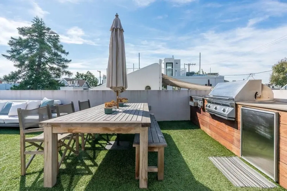 New Architectural House Rooftop Deck 3BD