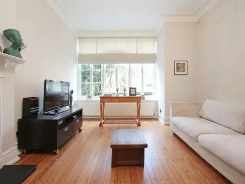 Veeve  Bright Family Home With A Garden Queen Anne S Grove Chiswick